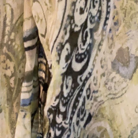 🧣CHICO’S GREEN AND BLUE PRINT SCARF 🧣 - Picture 12 of 16